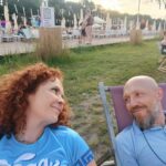 małżęństwo patrzące na siebie