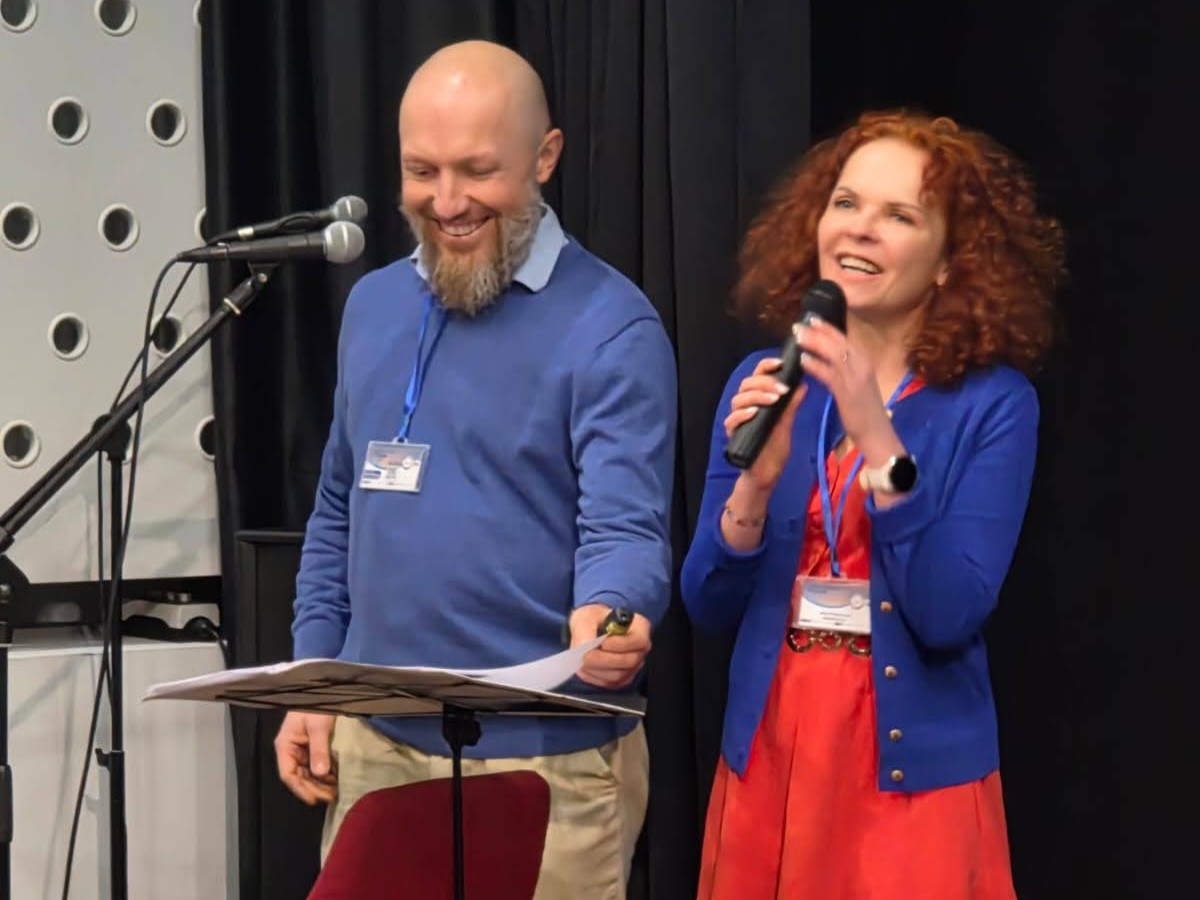 „Domyśl się” – jedna z&nbsp;najbardziej podstępnych przeszkód w&nbsp;komunikacji